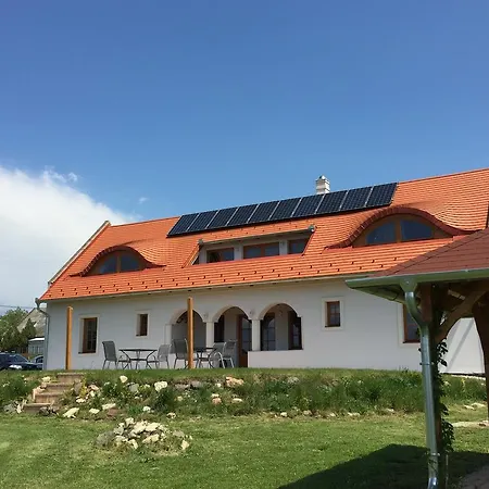 Gyuemoelcsoeskert Vendeghaz